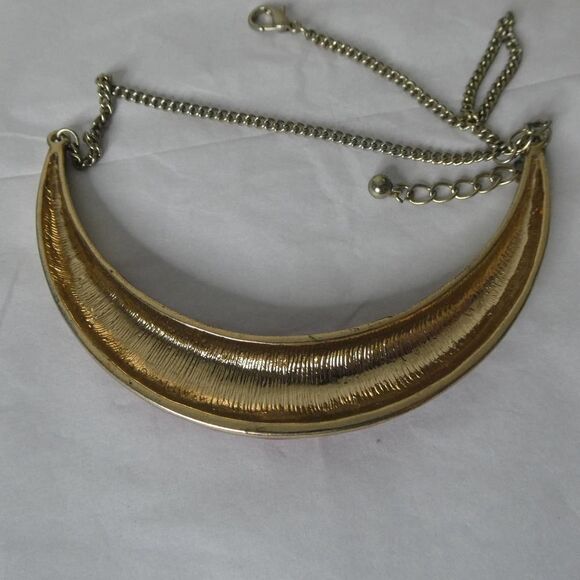 Vintage Gold Tone Red Statement Bib Necklace Enamel Bar Minimalist Art Deco Mod - Picture 9 of 9